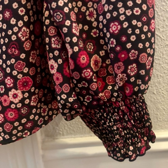 LOFT Floral Smocked Cuff Tie Neck Mixed Media Blouse - Size L - Picture 4 of 6